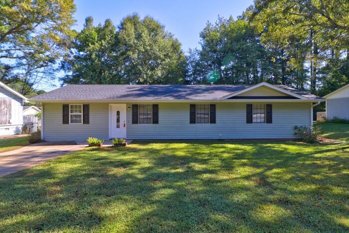 Primary Photo - Now Available! 4 bedroom 2 baths
