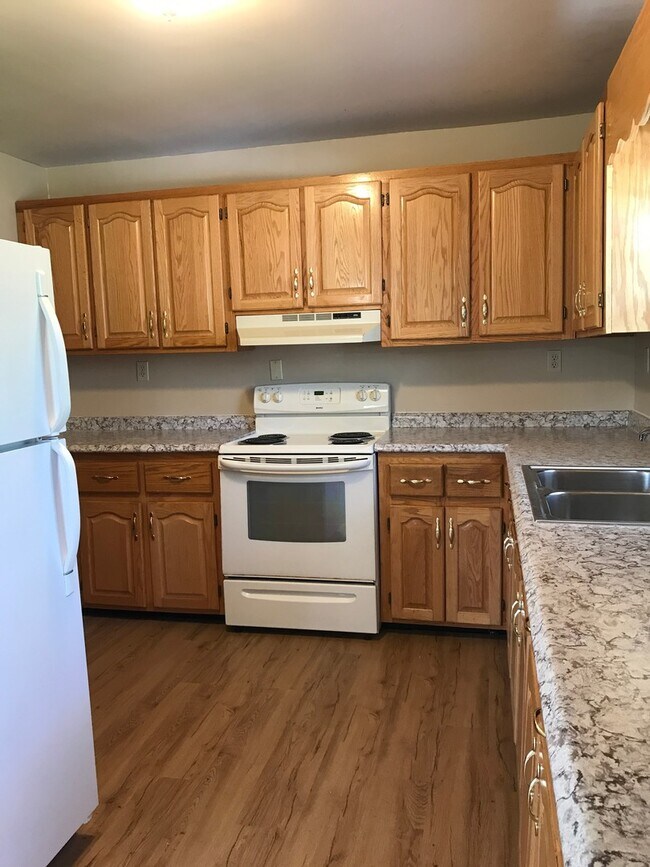 Building Photo - Cute & Inviting Country Home For Rent