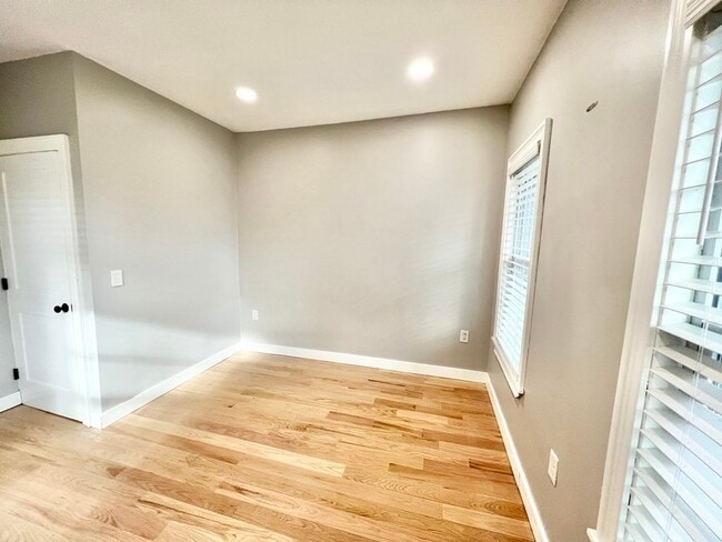 Building Photo - 49 Braeburn Rd
