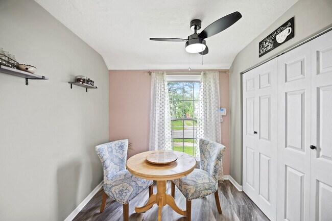 Foto del edificio - 11905 Wayland Ave