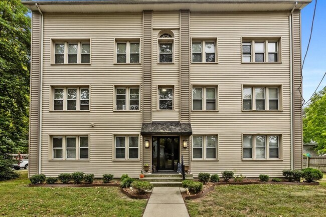 Building Photo - 2 Memorial Ave