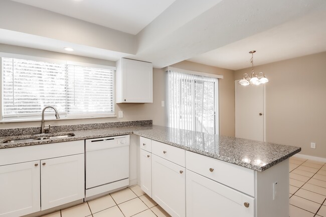 Foto del edificio - 3215 Birch Creek Dr