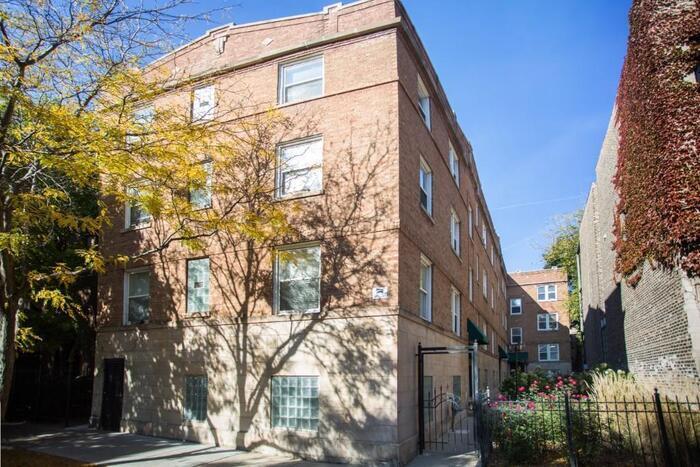 Primary Photo - 722 W Barry Ave