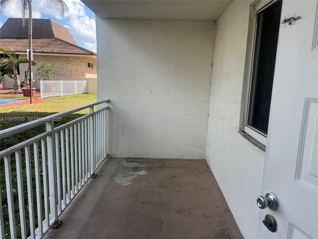 Foto del edificio - 6950 Miami Gardens Dr