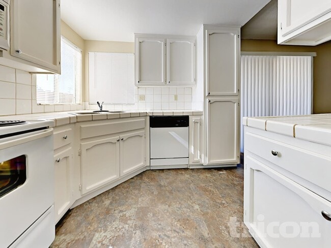 Building Photo - 215 Loy St.