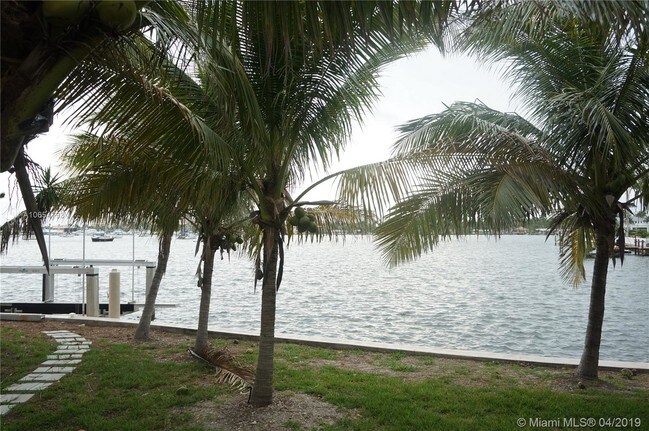 Foto del edificio - 900 N North Lake Dr