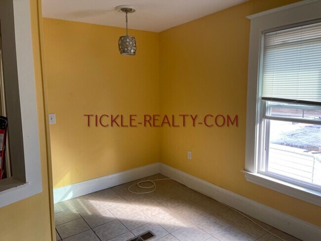 Foto del edificio - 37-37 Wellesley St