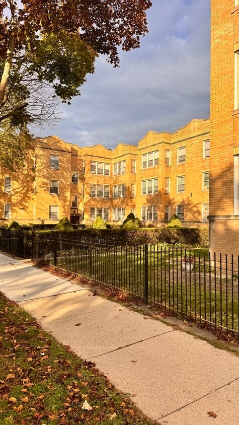 Foto principal - 4441 N Central Ave