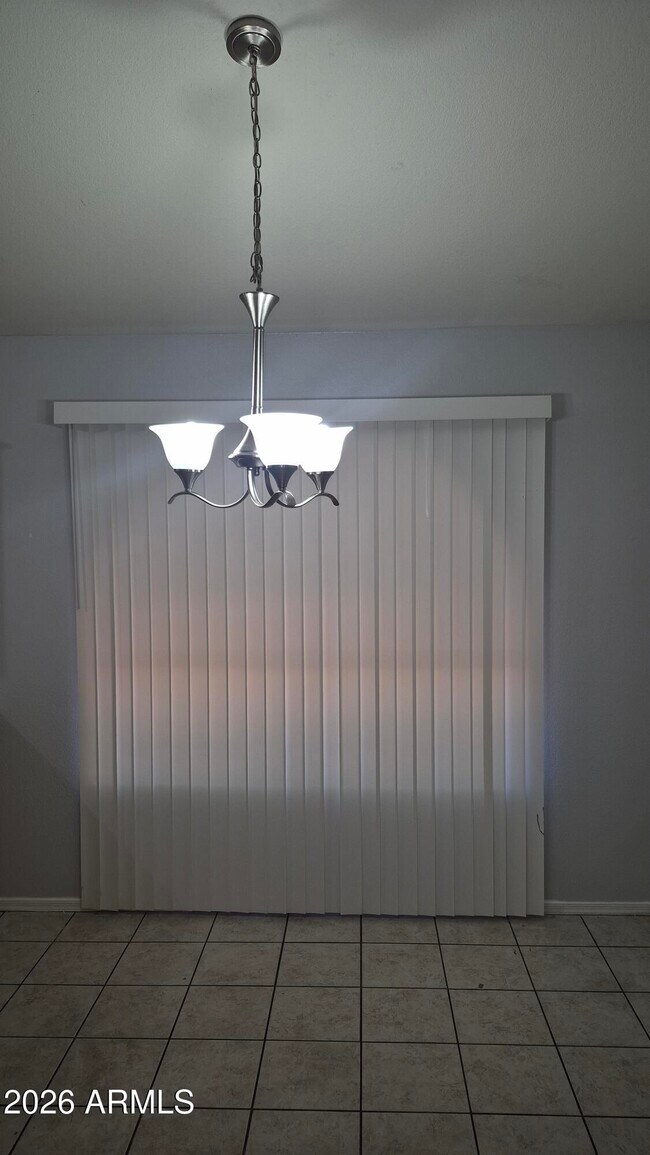 Foto del edificio - 12763 W Palm Ln