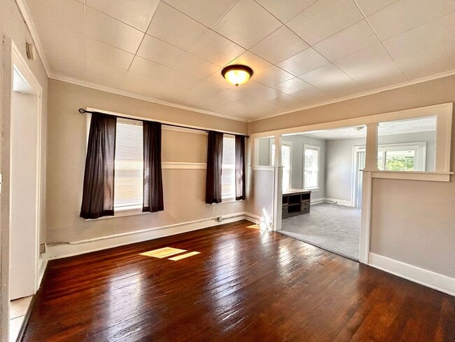 Building Photo - 39 Iona Ave