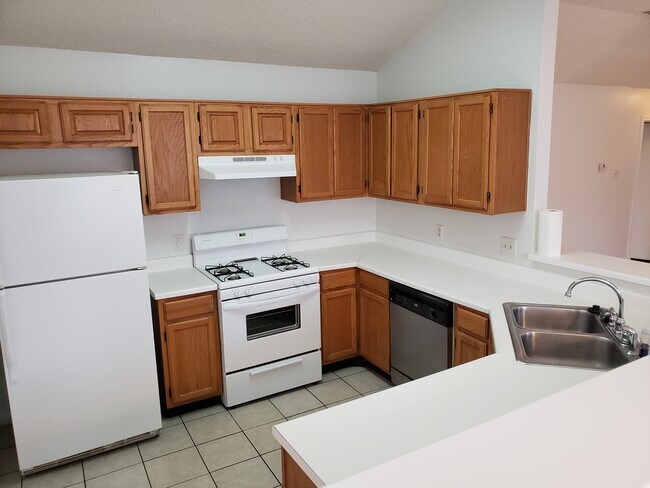 Cocina - 910 Ridgemont St