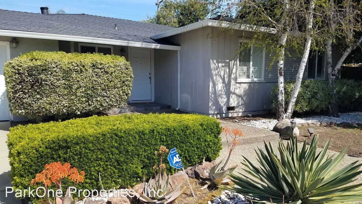 Primary Photo - 3 br, 2 bath House - 2728 San Antonio Drive