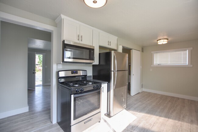 Foto del edificio - 3321 S Broadway St