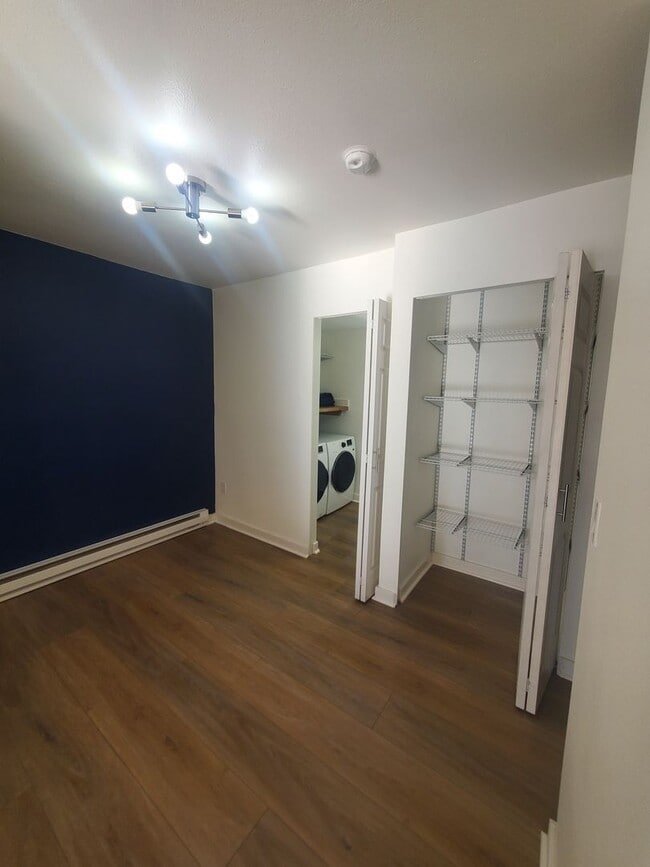 Building Photo - Modern 1 Bed Condo Offering 1 Month in Ren...