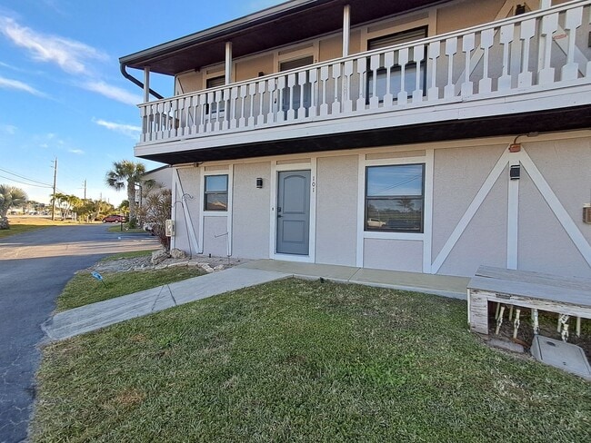 Building Photo - 2/2 Condo Off of McGreggor $500 OFF FIRST MONTH