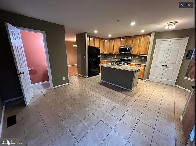 Building Photo - 2562 James Monroe Cir