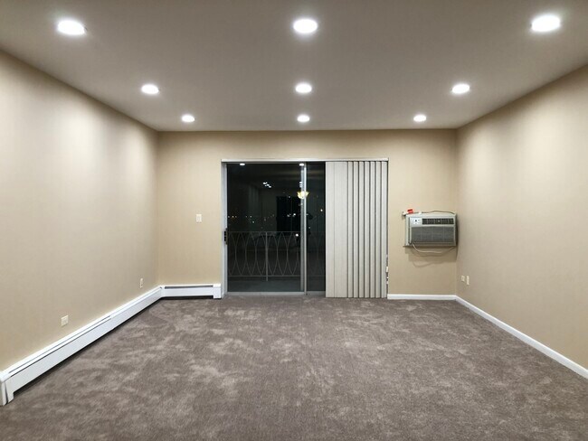 Building Photo - 1301 S Finley Rd