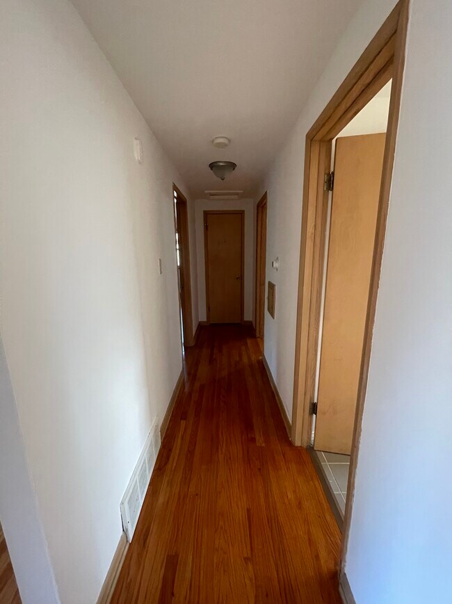 Building Photo - 6073 S Lake Dr