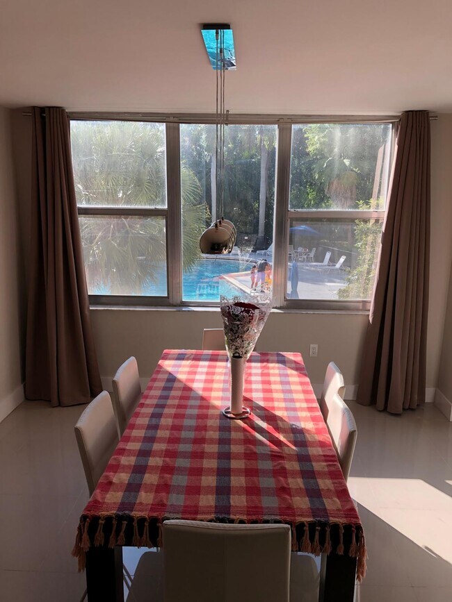 Foto del edificio - 17890 W Dixie Hwy