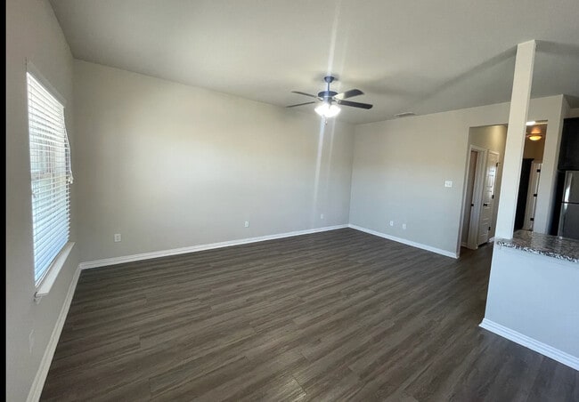 Foto del edificio - 8605 Ellis Dr