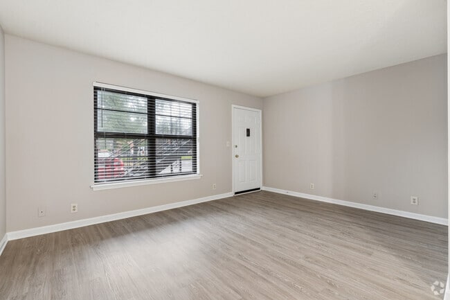 1BR, 1BA - 625SF - Living Room - Breckinridge Pointe
