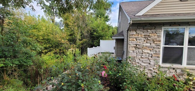 Building Photo - 10117 Oak Trail Rd