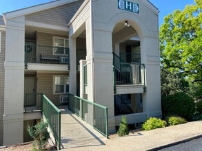 Building Photo - 575 Valley View Dr