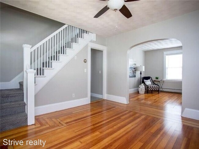 Foto del edificio - 5 br, 1.5 bath House - 547 Mount Pleasant Ave