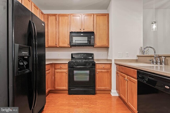 Foto del edificio - 200 W Elm St