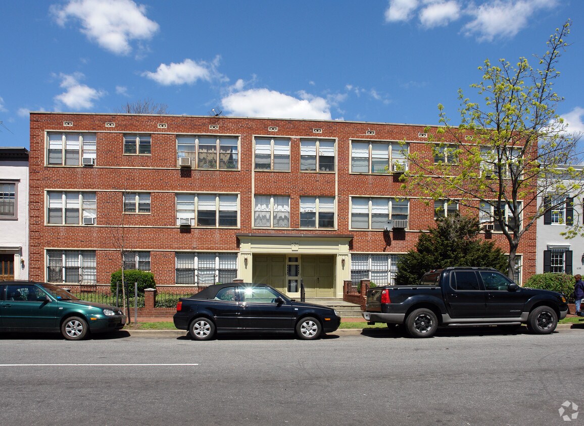 Building Photo - 626 Independence Ave SE