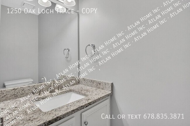 Building Photo - Charming, Pet-friendly 2-Bedroom Townhouse...