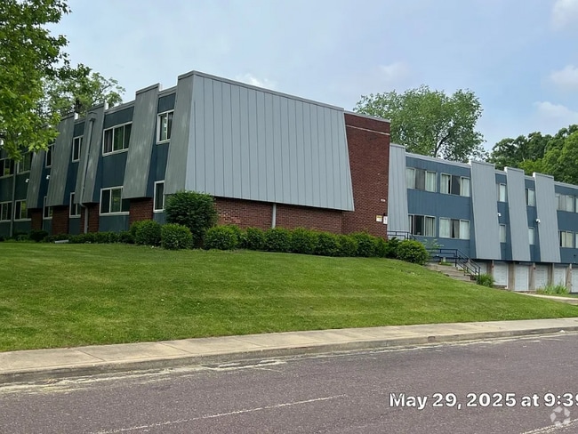 Building Photo - 1226 E Maywood Ave
