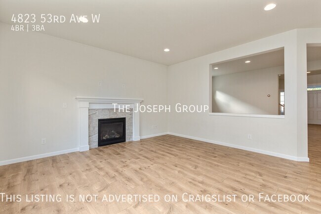 Building Photo - Spacious 4-Bedroom with Chefs Kitchen and ...
