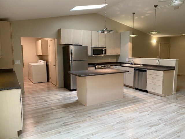Kitchen area - 1001 Crystal Ave