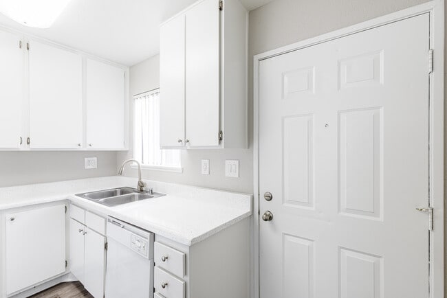 Building Photo - Woodlands West Townhomes