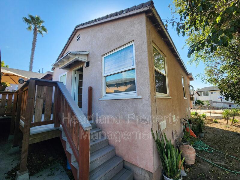 Primary Photo - 2338 Berry St