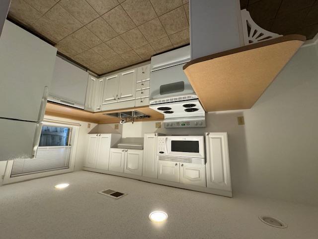 Building Photo - 303 3rd St, Tybee Island, GA