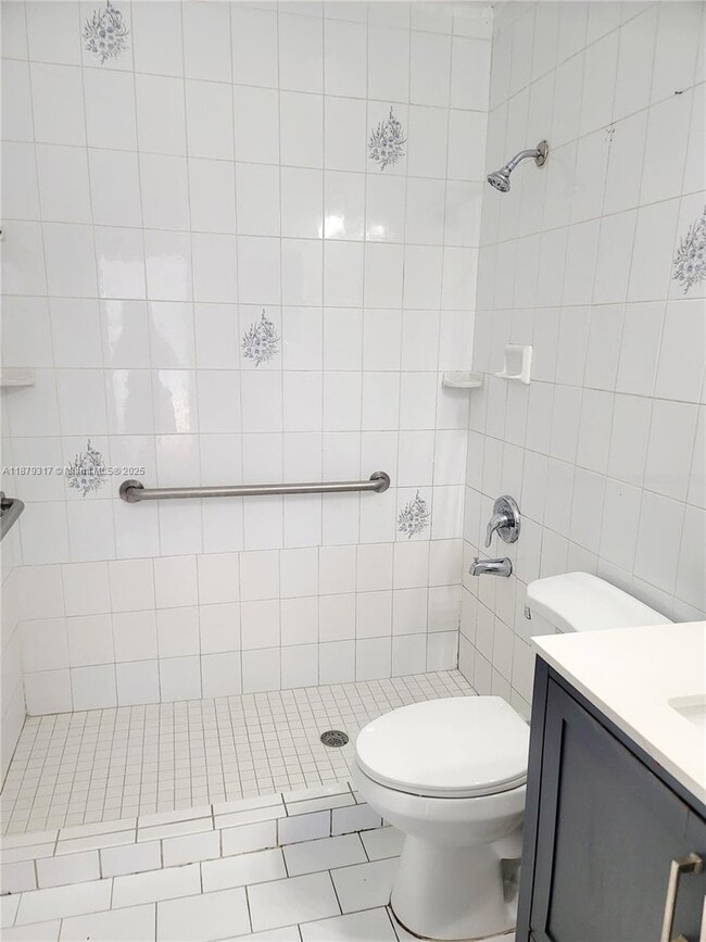 Foto del edificio - 834 W 72nd Pl