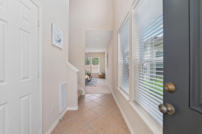 Foto del edificio - 14923 Tuttle Point Dr