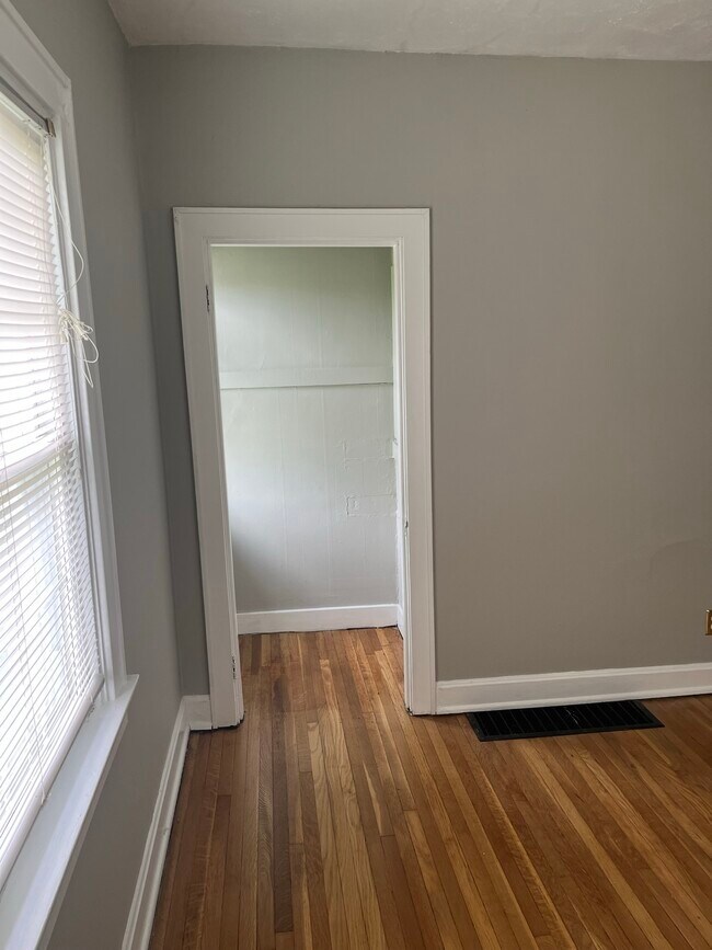 Armario 1 - 2615 Sheridan Dr