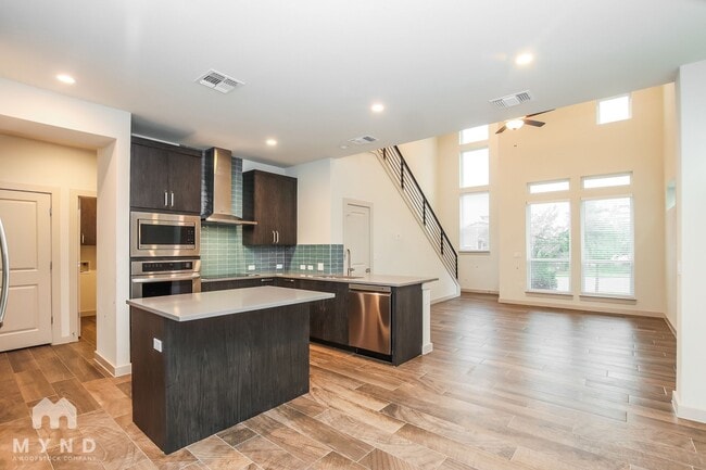 Foto del edificio - 9717 Evening Canopy Dr