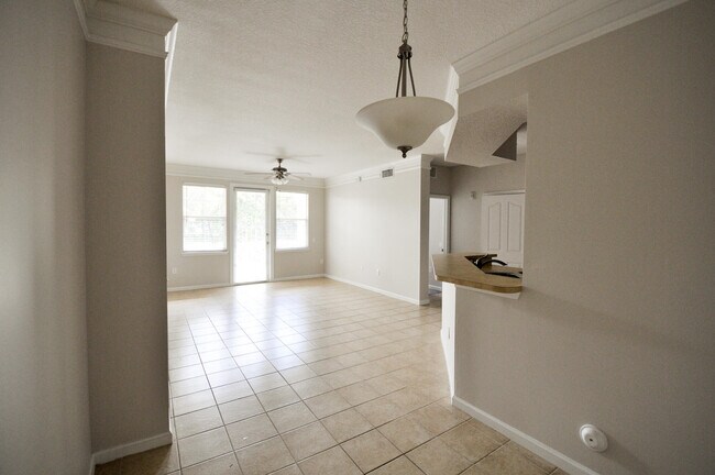 Foto del edificio - 9825 Baywinds Blvd