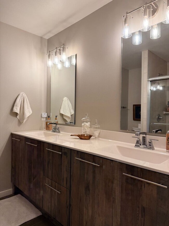 Building Photo - 227 Paradigm Dr