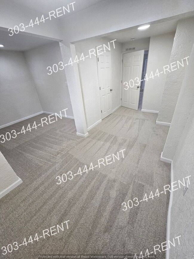 Building Photo - Move In Special!! Great Location in Denver! All Utilities Included!