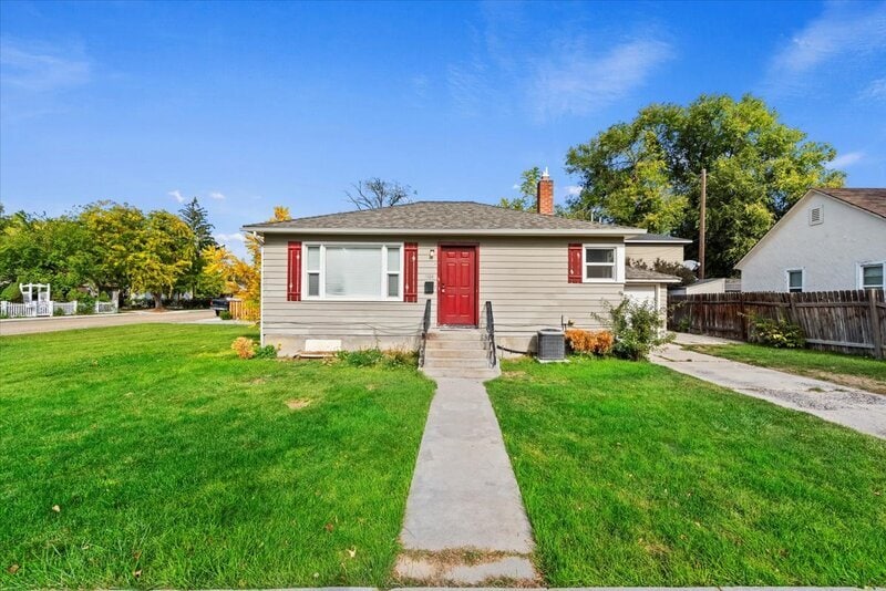 Primary Photo - 1104 E Dewey Ave