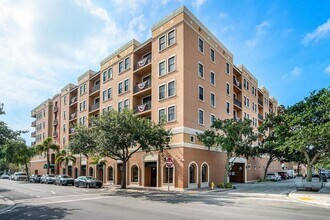 Building Photo - 511 Lucerne Ave