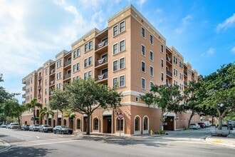 Building Photo - 511 Lucerne Ave
