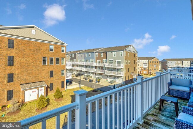 Building Photo - 9602 Tealbriar Dr