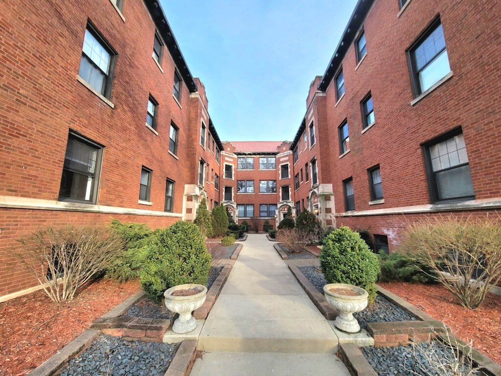 1307 Oak Ave Unit N3, Evanston, IL 60201 Condo for Rent in Evanston