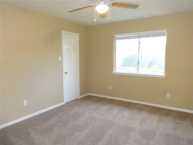 Building Photo - 3631 Windmoor Dr